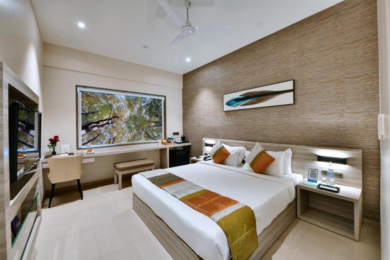 Click Hotel Pithampur Mhow Exterior foto